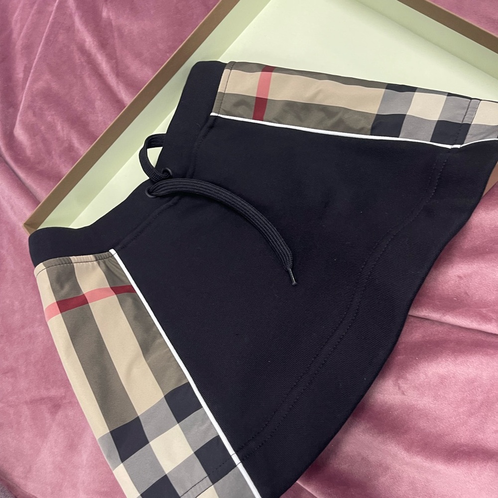 Burberry Black Skirt with Checkered Pattern